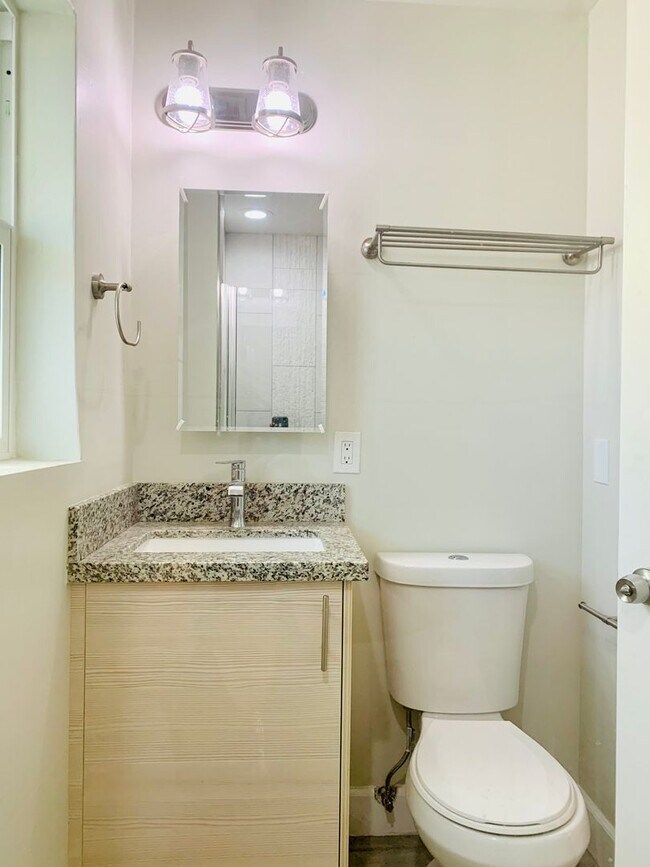 Foto del edificio - STUDIO APARTMENT AVAILABLE IN THE HEART OF LA JOLLA! ONLY $1,600/mo!