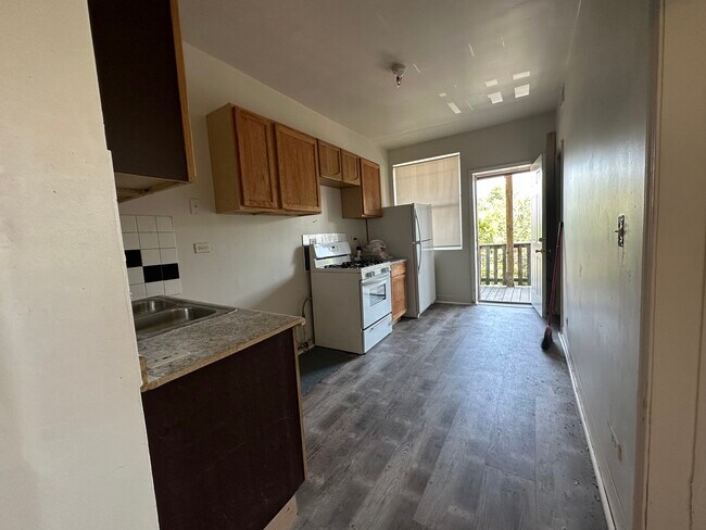 Building Photo - 1307 S Lawndale Ave