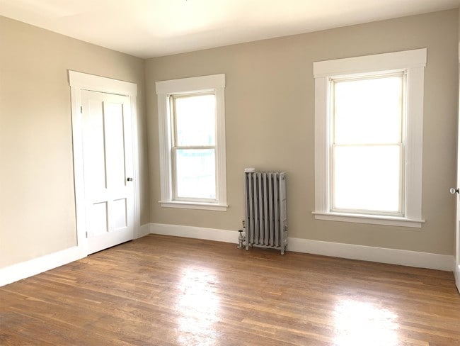 Building Photo - 803 Elm St