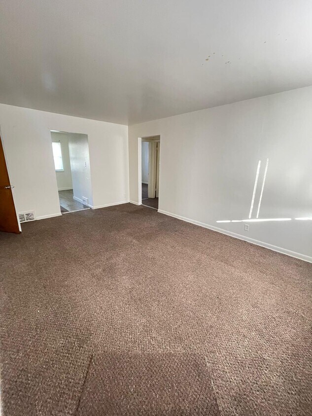 Foto principal - 8924 W Carmen Ave