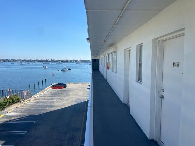 Building Photo - 4500 N Flagler Dr