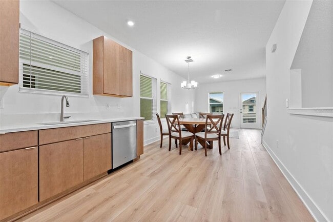 Building Photo - 1922 W Fig St