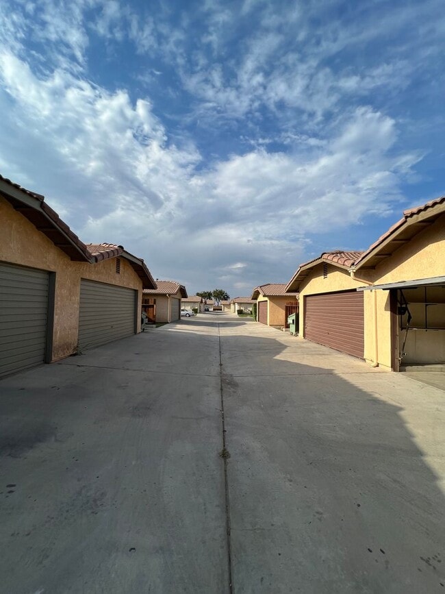 Foto del edificio - 8609 Lyn River Ct