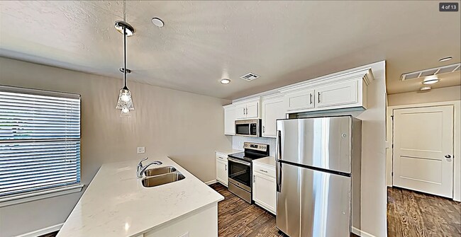 Photo - 405 Summit Ridge Dr House