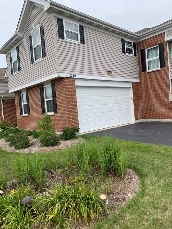 1040 Draper Rd, McHenry, IL 60050 Townhome Rentals in McHenry IL