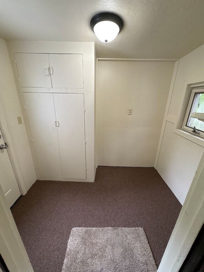 Foto del edificio - 4036-4038 Manor Drive