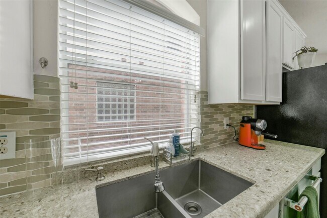 Building Photo - 17319 Deep Prairie Dr