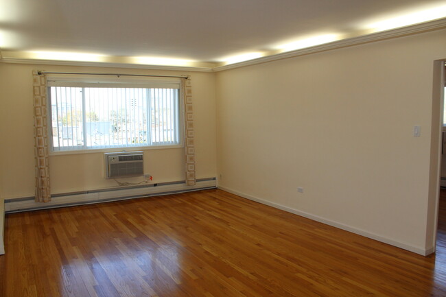 Building Photo - 9207 Skokie Blvd