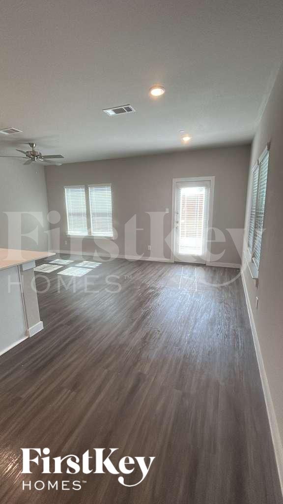 Foto del edificio - 18334 W Centro Cir