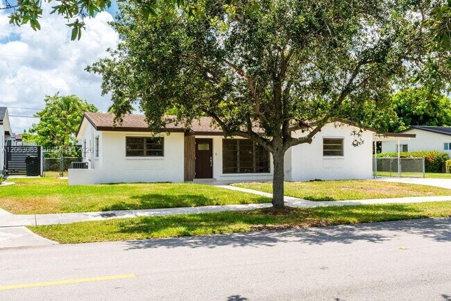 Building Photo - 19390 Whispering Pines Rd