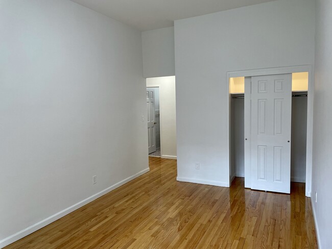 Building Photo - Rent-stabilized 1-bed with new kitchen!