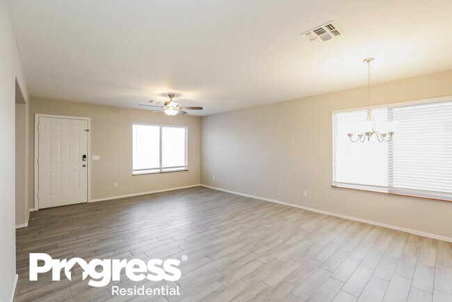 Foto del edificio - 9243 E Carmel Ave