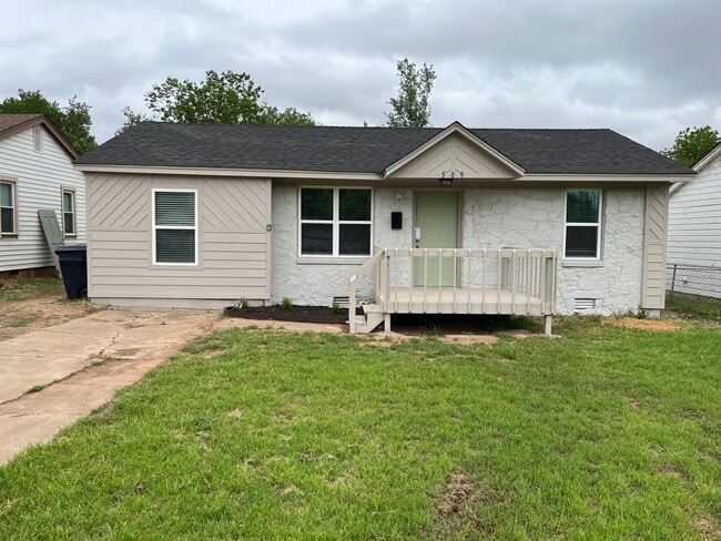 FULLY REMODELED 3 Bed Home in NW OKC - FULLY REMODELED 3 Bed Home in NW OKC