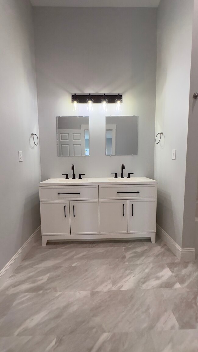 Building Photo - 1602 Central Ave