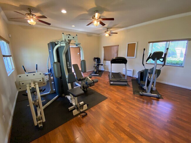 Foto del edificio - Stonemark on Avocado 2nd Floor Unit