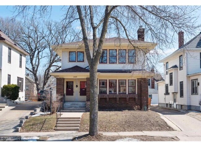 Foto del edificio - 4449 Zenith Ave S