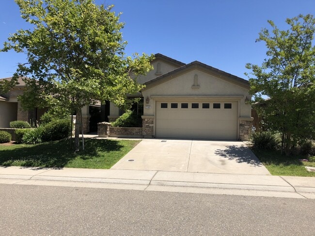 Foto del edificio - Highly Desired 4 Bedroom Empire Ranch Home!