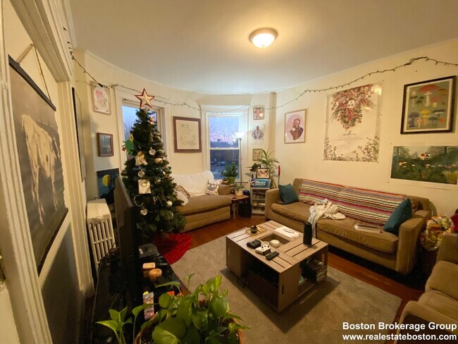 Foto del edificio - 692 Columbia Rd