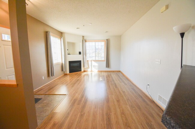 Building Photo - Charming 2-Bedroom Townhouse with Attached...