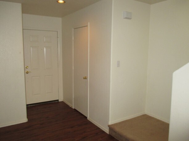 Building Photo - 18554 W Mariposa Dr