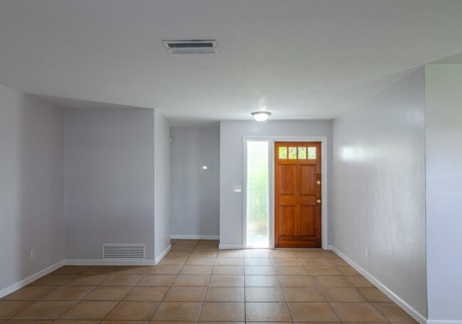 Building Photo - 1002 Macco Rd