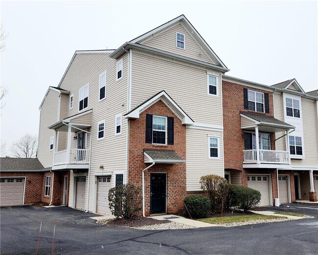 Building Photo - 7220 Pioneer Dr