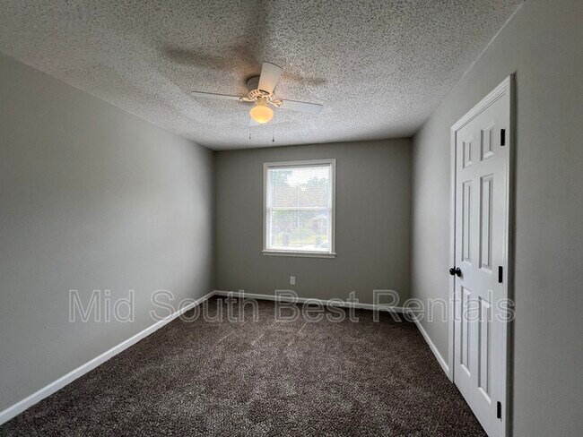 Building Photo - 1538 Gausco Rd
