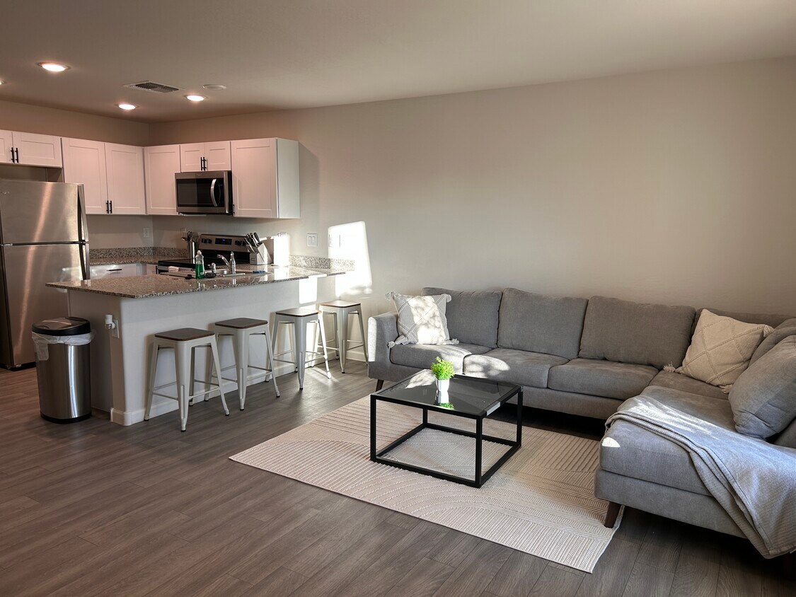 Primary Photo - 3805 N Mohu Dr