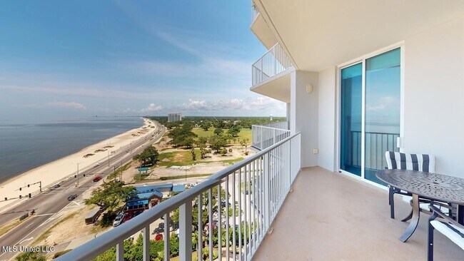 Foto del edificio - 2668 Beach Blvd