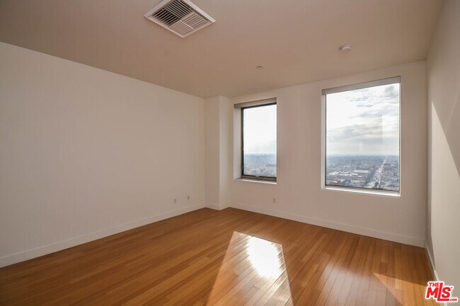 Foto del edificio - 3810 Wilshire Blvd