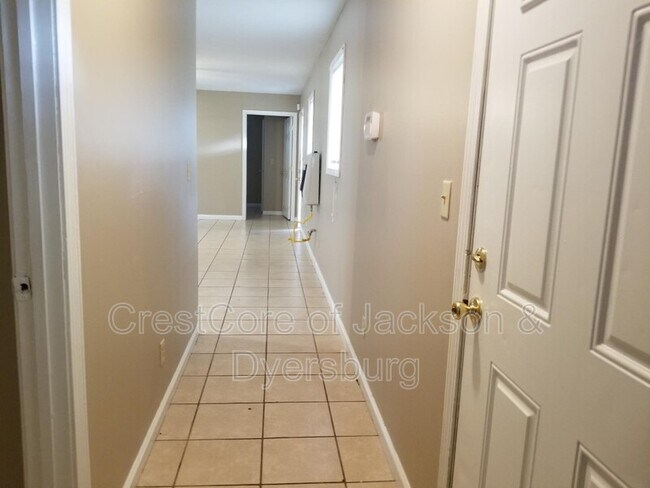 Building Photo - 864 Egg Hill Rd