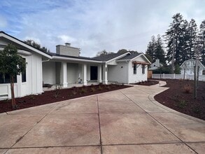 Building Photo - 215 Verano Dr