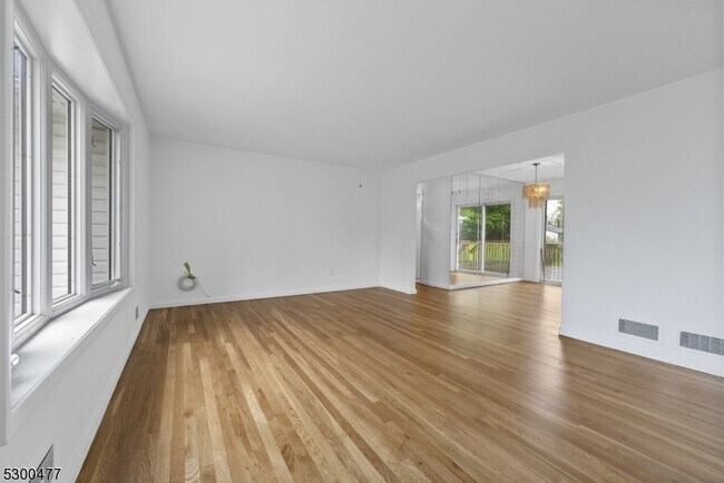 Building Photo - 46 Daka Ct