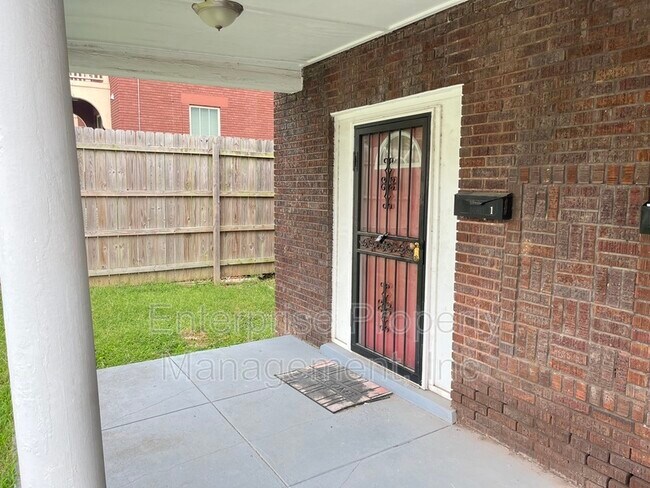 Foto del edificio - 2360 Forrest Ave