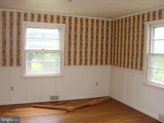 Building Photo - 143 Addison Ave