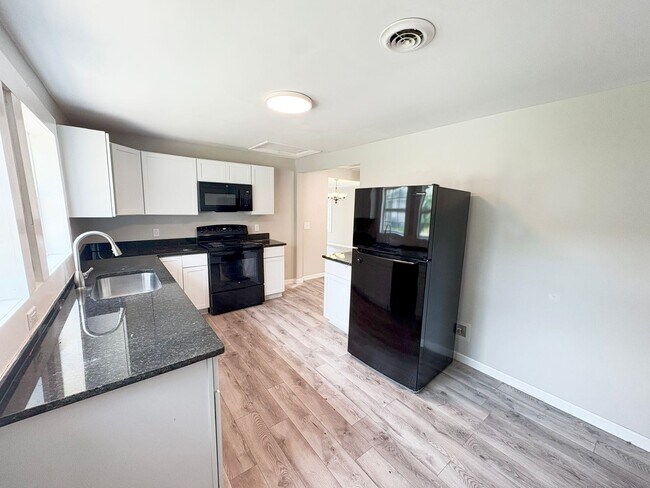 Foto del edificio - Newly Remodeled 3 Bedroom, 1 bath Home