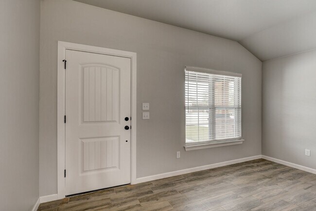 Building Photo - 710 League Cir