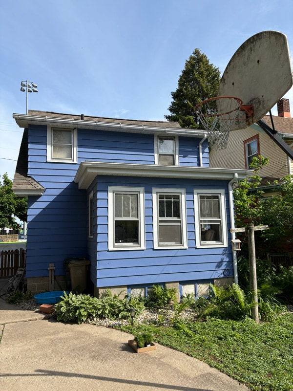 Building Photo - 944 E Mifflin St