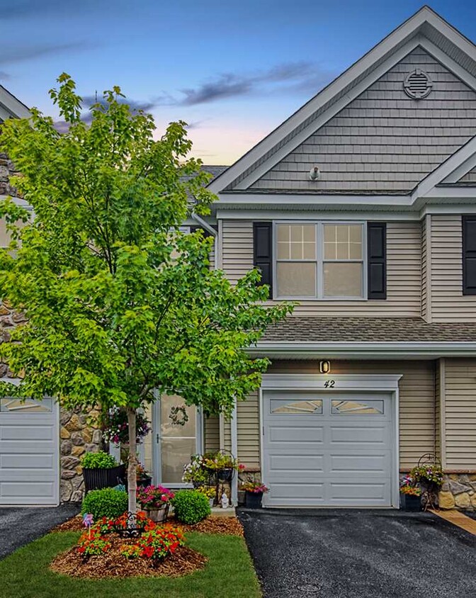 Foto principal - 42 Parkside Dr