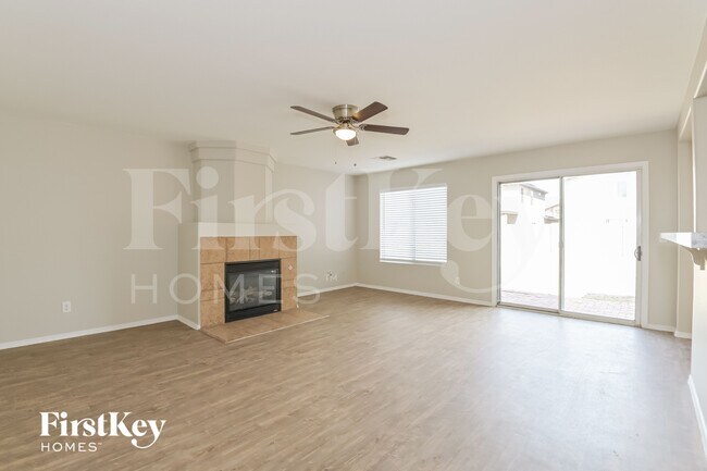 Foto del edificio - 6887 S Martlet Dr