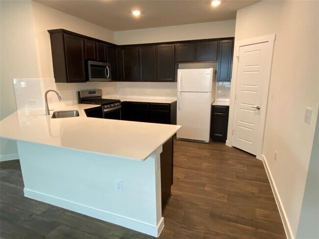 Building Photo - 14013 Neskar Dr