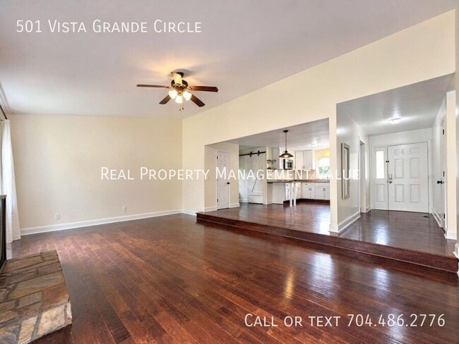 Building Photo - 501 Vista Grande Cir