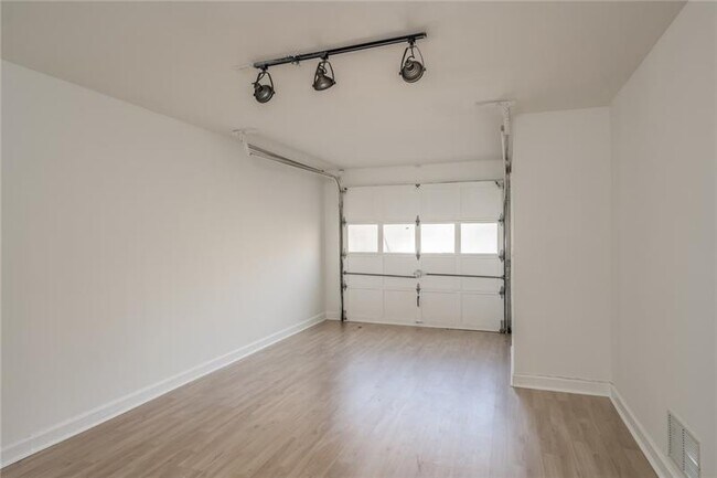 Foto del edificio - 428 Page Ave NE