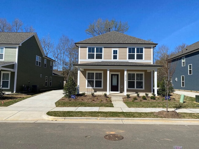 Building Photo - Room in House on Hedge Maple Dr