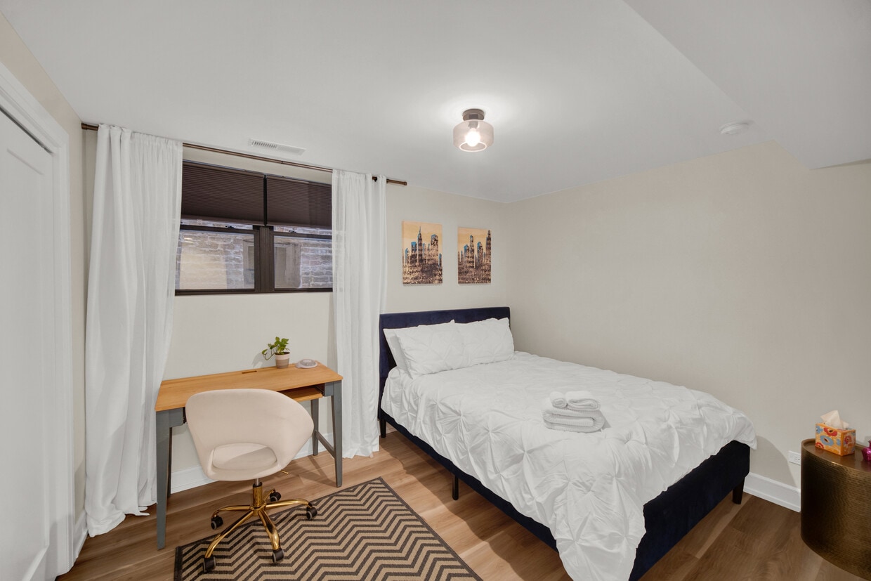 Foto principal - 3015 W Belden Ave