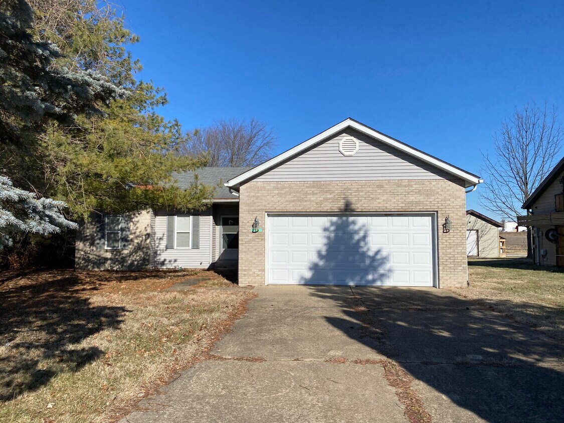 Primary Photo - 753 Forest Green Dr