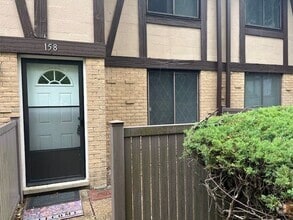 Building Photo - 158 Skyline Dr
