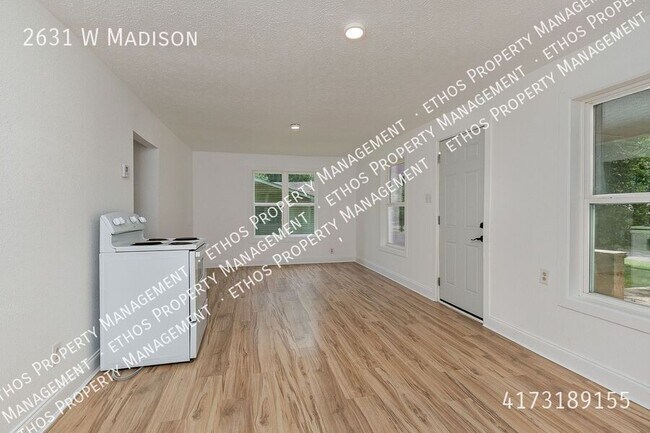 Building Photo - 2631 W Madison-