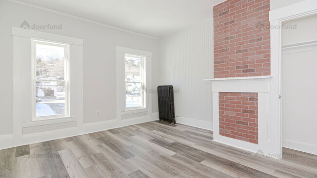 Building Photo - 220 S Main St