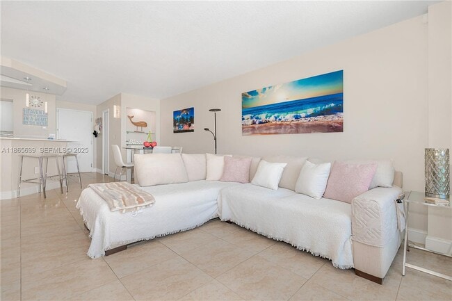 Building Photo - 6917 Collins Ave